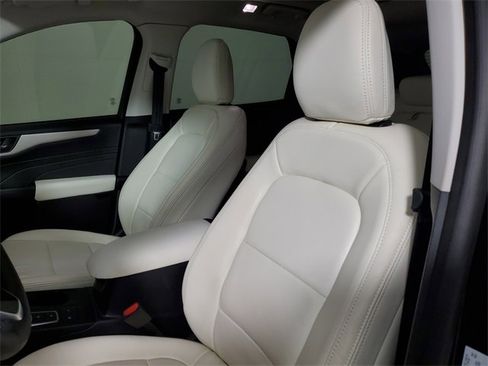 Used 2022 Ford Escape SE w/ SE Sport Appearance Package image 22