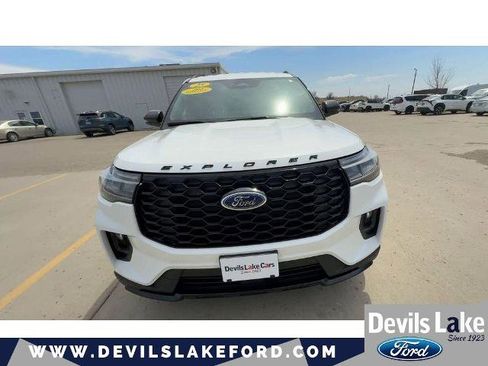 Certified 2025 Ford Explorer ST-Line AWD/4WD image 4