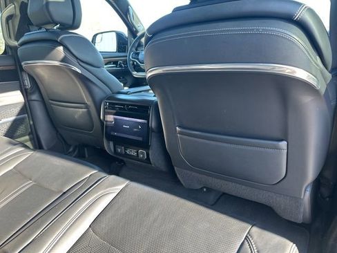 Used 2023 Jeep Grand Wagoneer Series II w/ Flexible Seating Group AWD/4WD image 57
