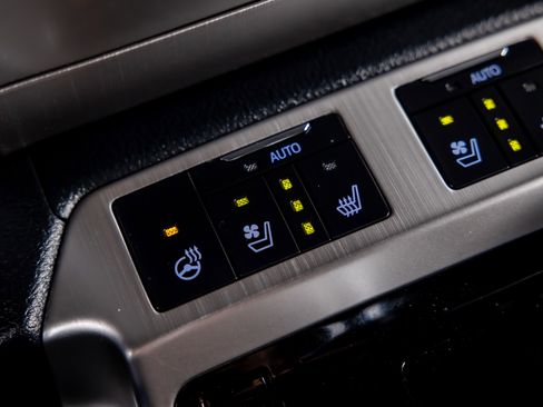 Used 2020 Toyota Land Cruiser Heritage Edition image 18