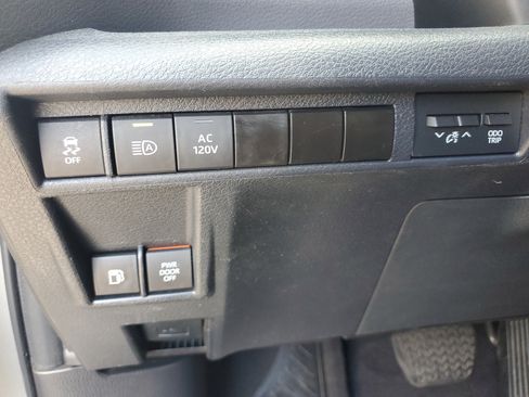 Certified 2023 Toyota Sienna XSE FWD image 24