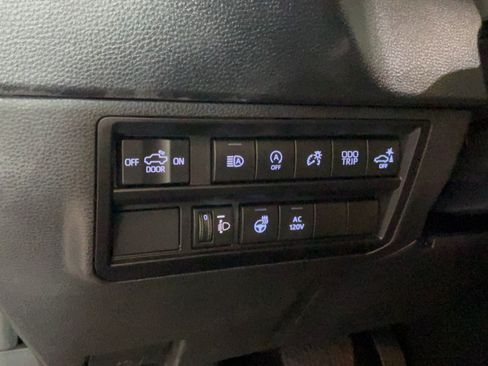 Used 2022 Toyota Tundra SR5 w/ SR5 Premium Package AWD/4WD image 19