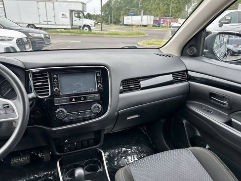 Used 2019 Mitsubishi Outlander ES FWD image 20