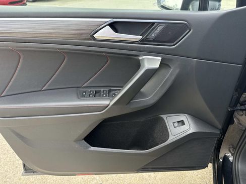 Used 2024 Volkswagen Tiguan SE image 19