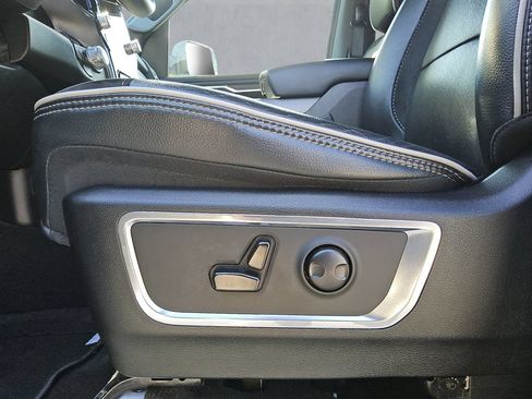 Used 2025 RAM 1500 Laramie AWD/4WD image 16
