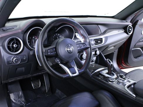 Used 2023 Alfa Romeo Stelvio Estrema image 24