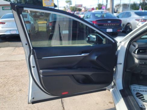 Used 2023 Toyota Camry SE image 11