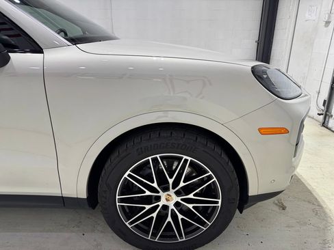 Used 2026 Porsche Cayenne AWD/4WD image 9
