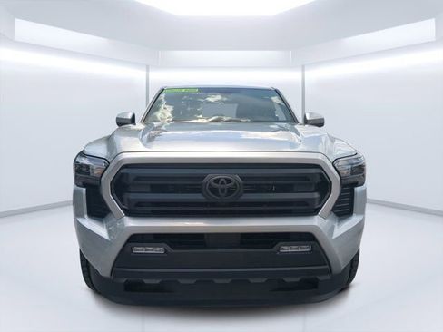 Used 2025 Toyota Tacoma SR5 AWD/4WD image 8