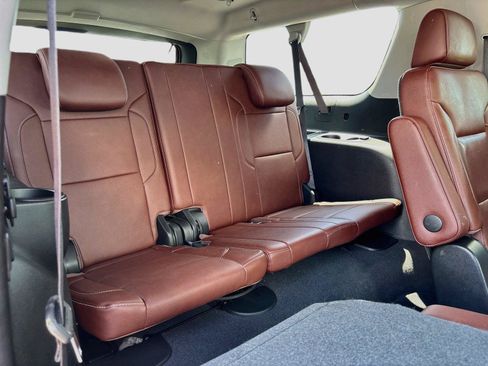 Used 2019 Chevrolet Suburban Premier w/ Premier Plus Edition AWD/4WD image 28