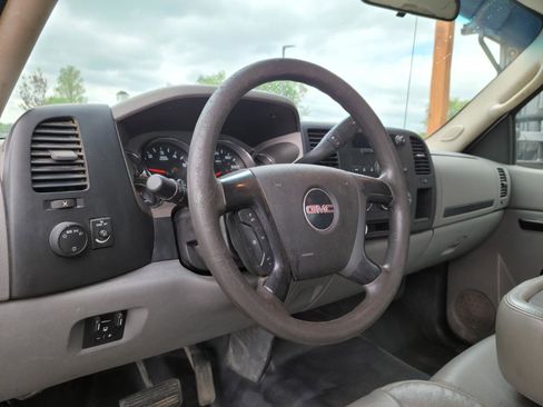 Used 2010 GMC Sierra 2500 W/T RWD image 8
