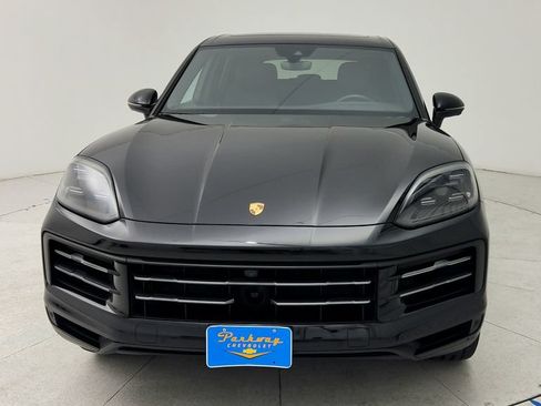 Used 2025 Porsche Cayenne AWD/4WD image 2