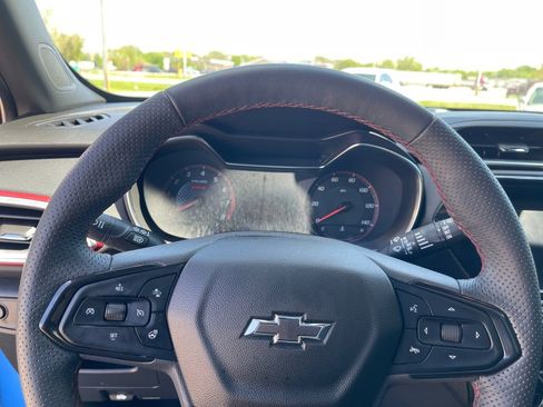 Used 2023 Chevrolet TrailBlazer RS w/ Sun and Liftgate Package FWD image 10