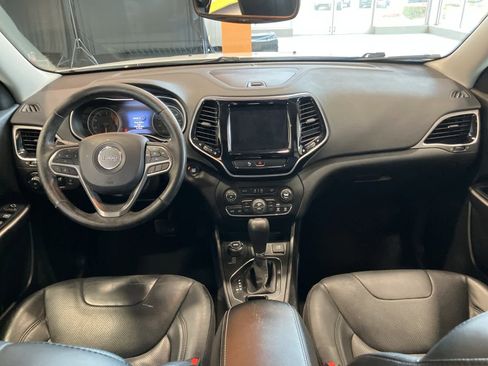 Used 2020 Jeep Cherokee Limited image 24