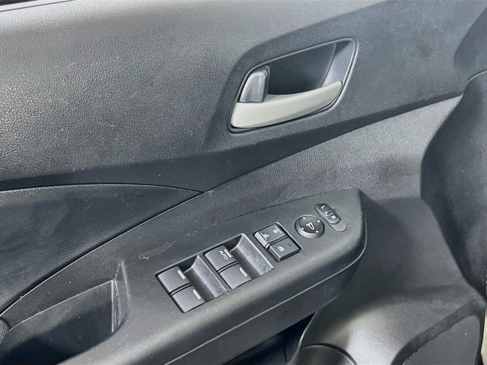 Used 2014 Honda CR-V LX image 17