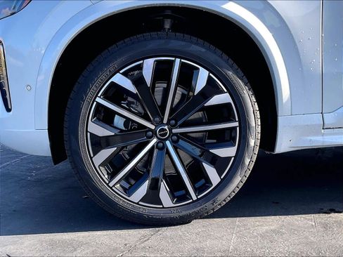 New 2026 Volvo XC90 B6 Plus w/ Protection Package Premier image 14