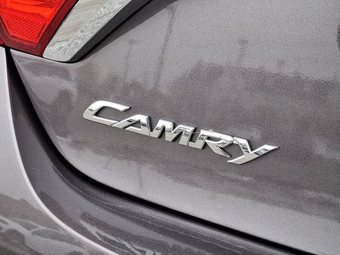 Used 2015 Toyota Camry XLE image 29