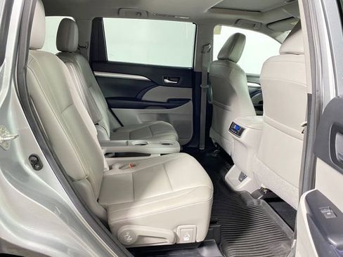Used 2018 Toyota Highlander XLE image 10