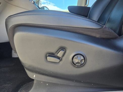 Used 2024 Chrysler Pacifica Touring-L FWD image 20