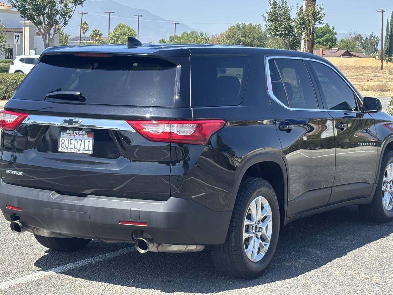Used 2020 Chevrolet Traverse LS w/ LPO, Blackout Package FWD image 4