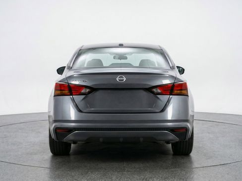 Used 2025 Nissan Altima 2.5 SV FWD image 7