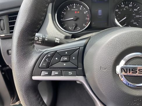 Used 2019 Nissan Rogue SL w/ Premium Package FWD image 13