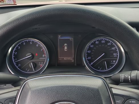 Used 2018 Toyota Camry LE FWD image 10