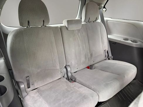 Used 2015 Toyota Sienna LE image 40