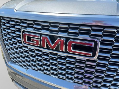 Used 2023 GMC Yukon XL Denali w/ Advanced Technology Package AWD/4WD image 10
