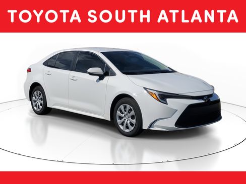 Used 2025 Toyota Corolla LE image 1
