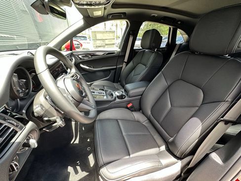 Used 2026 Porsche Macan AWD/4WD image 5