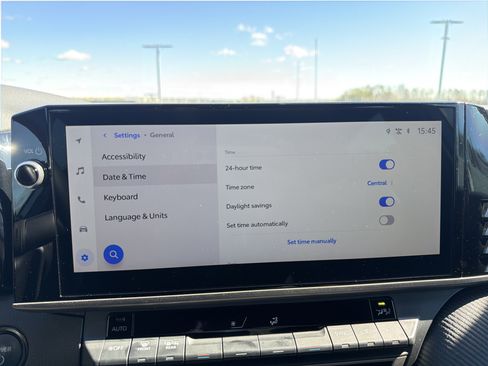 Used 2025 Toyota Camry SE w/ Multimedia Upgrade Package image 23