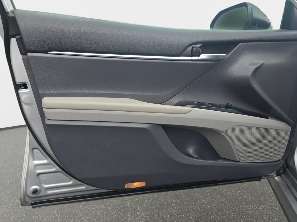 Used 2019 Toyota Camry LE FWD image 27