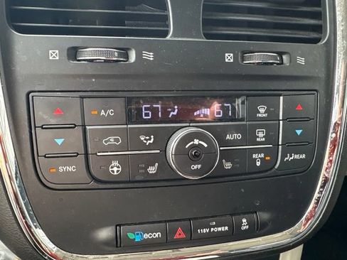Used 2015 Chrysler Town & Country Touring-L w/ Driver Convenience Group FWD image 11