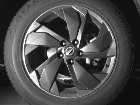 Used 2025 Nissan Rogue SV image 13