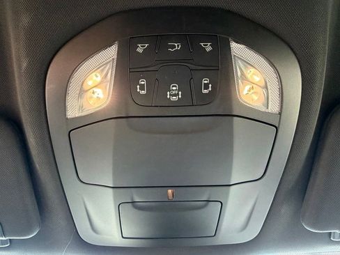 Used 2025 Chrysler Pacifica Select FWD image 34