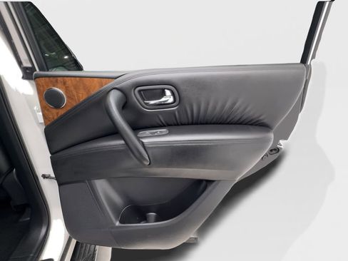 Used 2024 Nissan Armada SL w/ Captain's Chairs Package RWD image 33