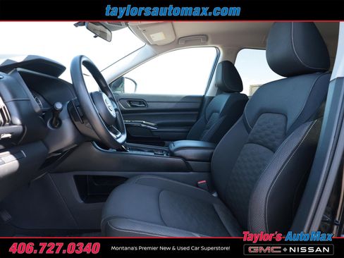 Used 2024 Nissan Pathfinder S image 5