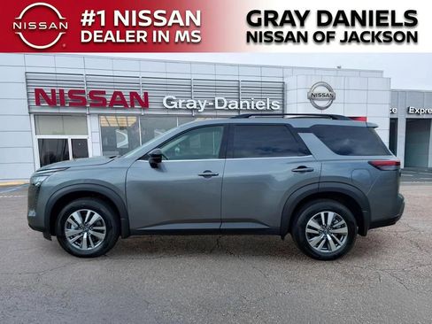 New 2026 Nissan Pathfinder SL FWD image 4