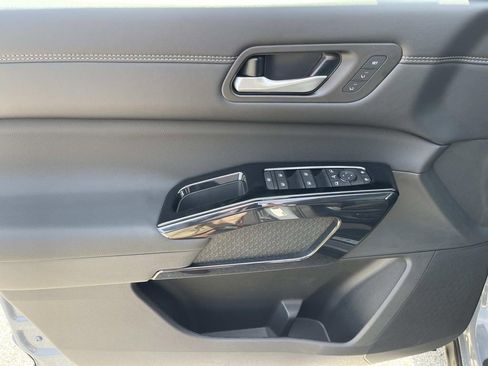 New 2026 Nissan Pathfinder Platinum AWD/4WD image 23