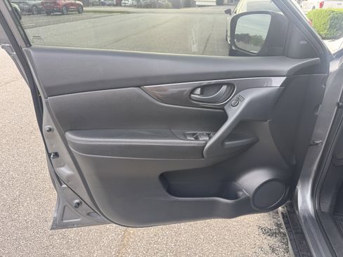 Used 2020 Nissan Rogue S AWD/4WD image 6