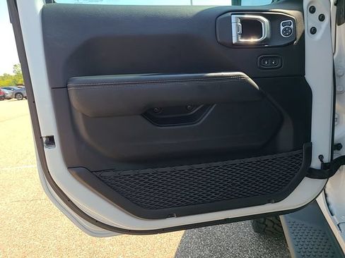 Used 2021 Jeep Wrangler Unlimited Sahara w/ Uconnect 4C Nav & Sound Group AWD/4WD image 11