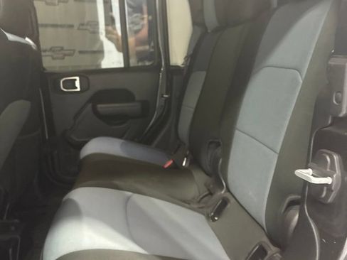 Used 2023 Jeep Gladiator Mojave w/ Cold Weather Group AWD/4WD image 39