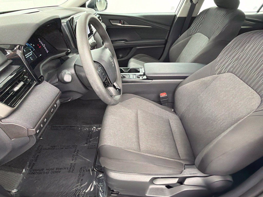 Used 2026 Toyota Camry LE FWD image 22