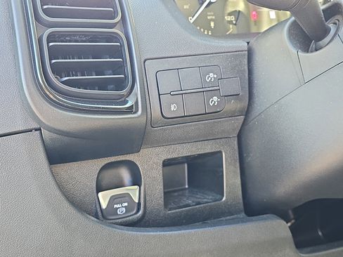 Used 2025 RAM ProMaster 2500 w/ Convenience Group image 14