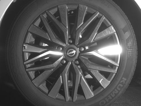 Used 2025 Nissan Altima 2.5 SV FWD image 12