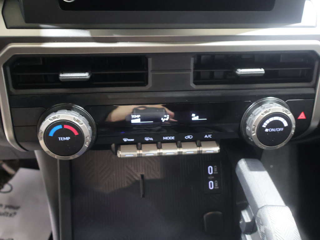 Used 2025 Toyota 4Runner SR5 AWD/4WD image 28