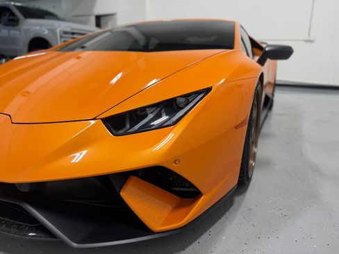 Used 2018 Lamborghini Huracan Performante AWD/4WD image 24