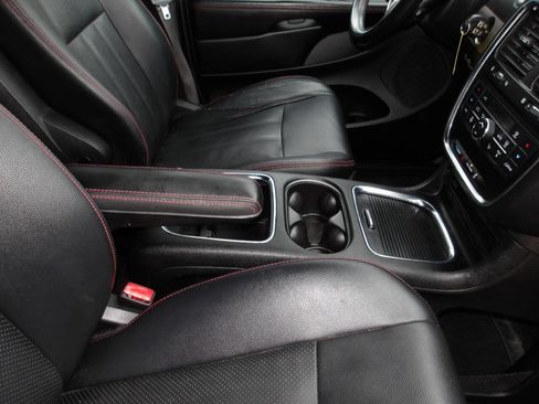 Used 2018 Dodge Grand Caravan GT image 18