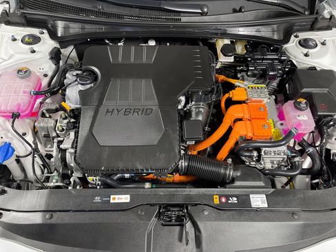 Certified 2026 Hyundai Elantra Hybrid FWD image 9